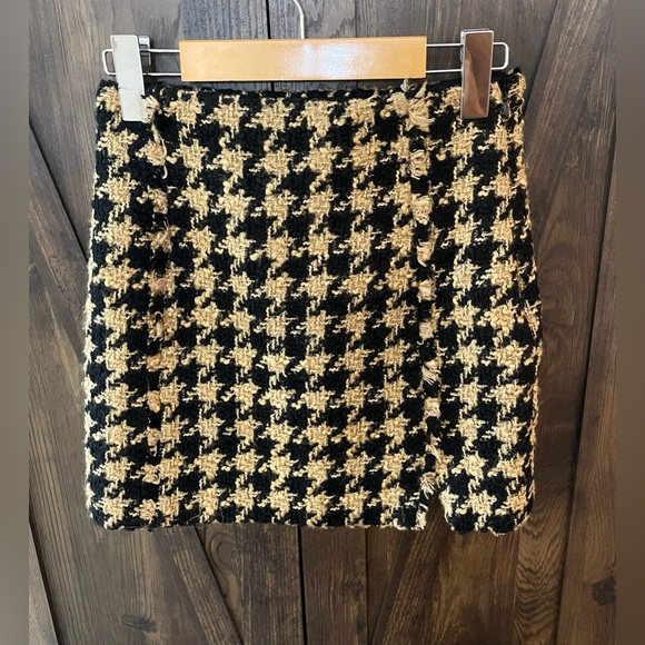 Women's Houndstooth Knit Skirt - Picture 4 of 8